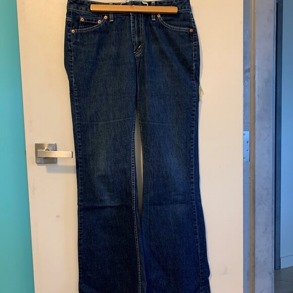 Pajar Women's Winter Boots with Red Laces, good used condition, side zipper, sz9 - Picture 12 of 16